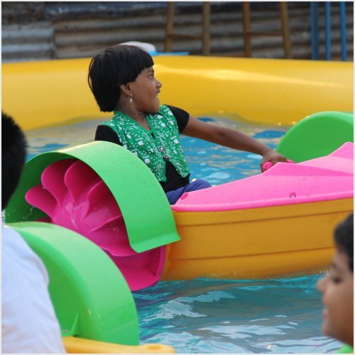 Hand Paddle Boat for Kids - Image 3